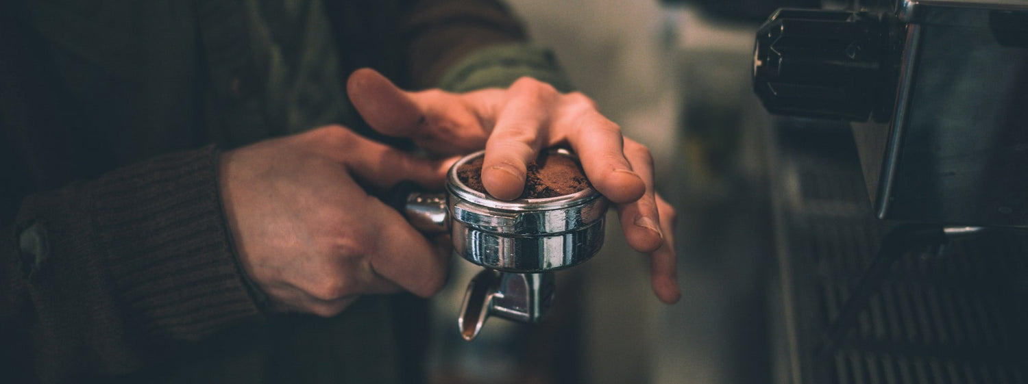 Doseertools, verdeler en WDT: je espresso verbeteren vóór het tampen