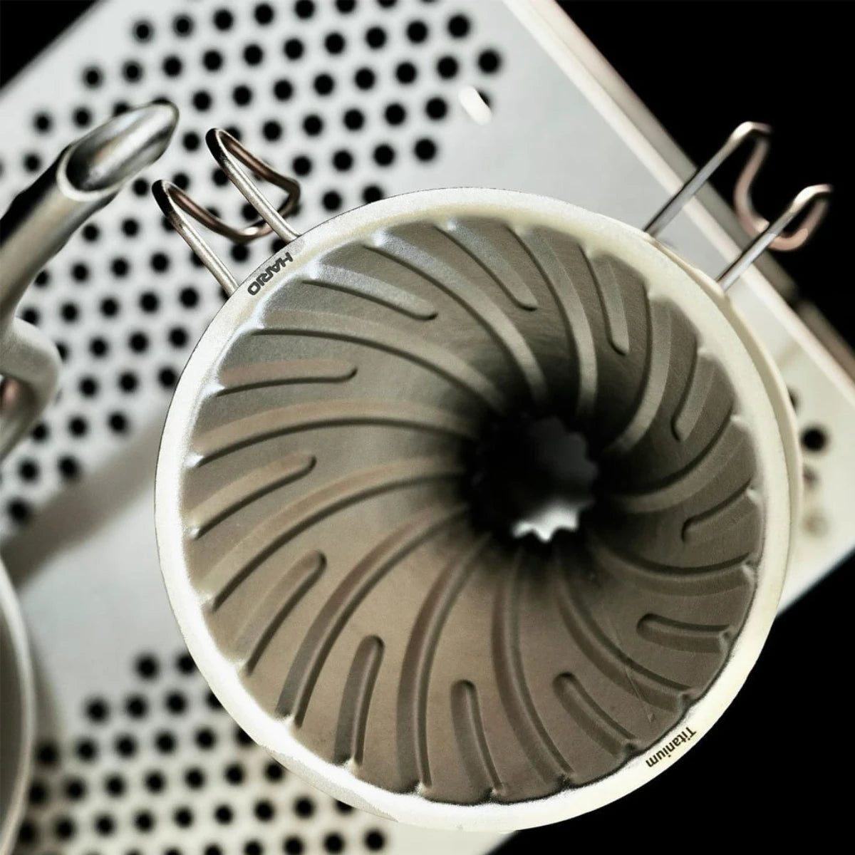 Hario V60 Dripper Titanium Silver Filterhouder