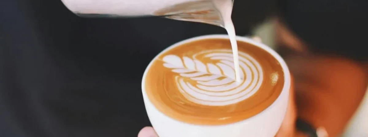 Hoe de vorm van je koffiekopje de smaak van je cappuccino beïnvloedt